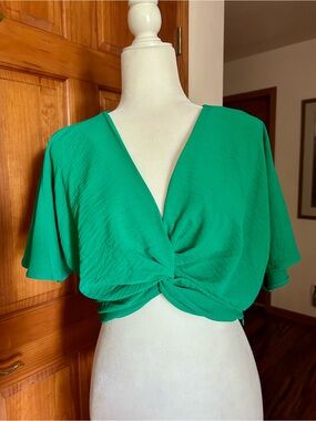 Zenana Bright Green Flowy Attractive Twist-Front Crop Top NWOT